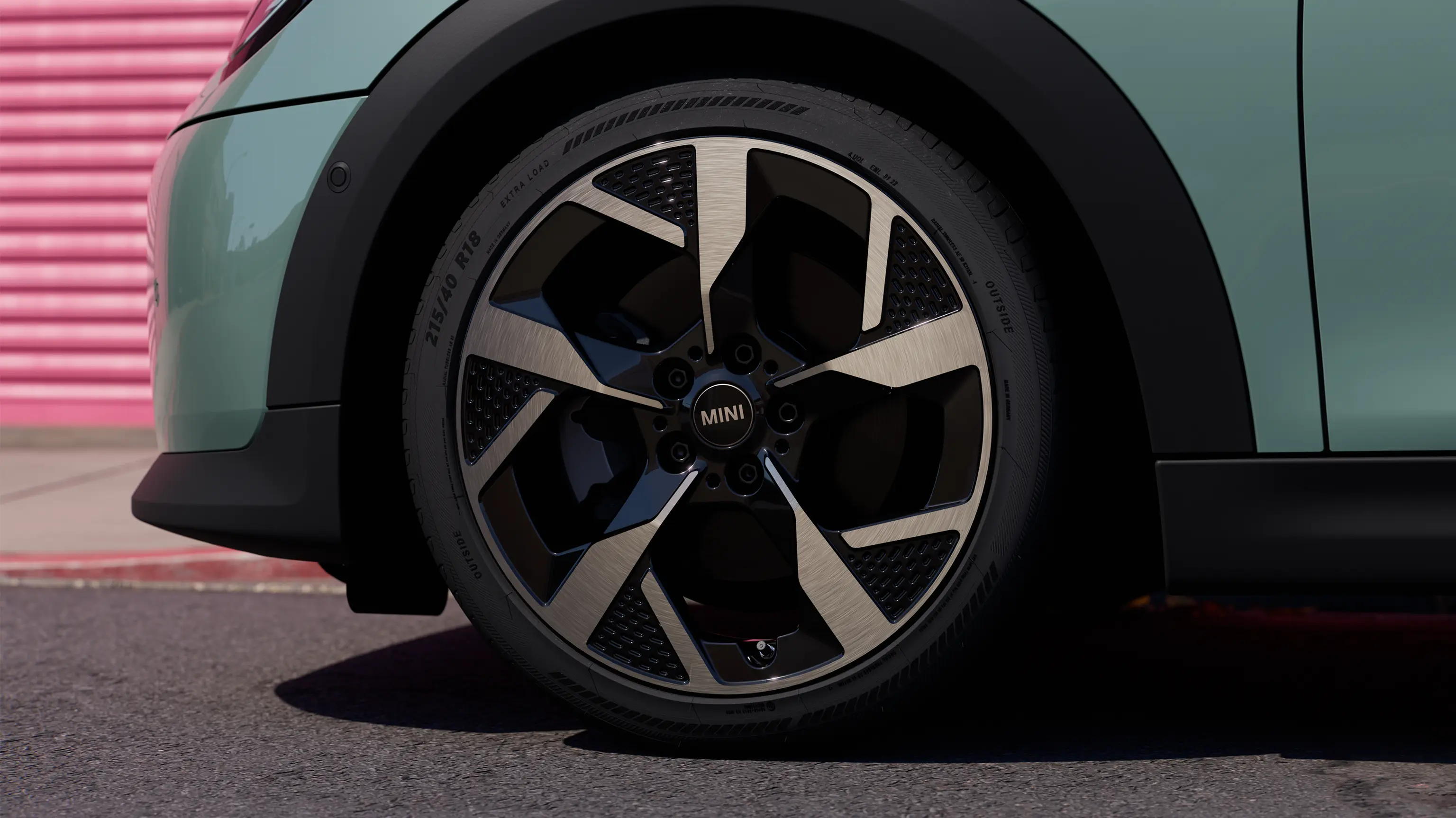 Video otáčejícího se kola Slide Spoke vozu MINI Cooper