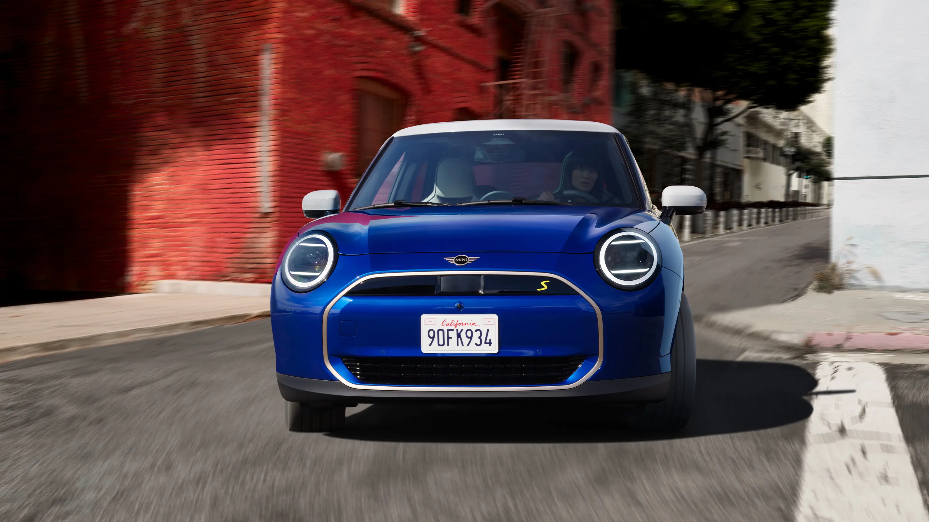 Elektrické MINI Cooper – pohled zepředu