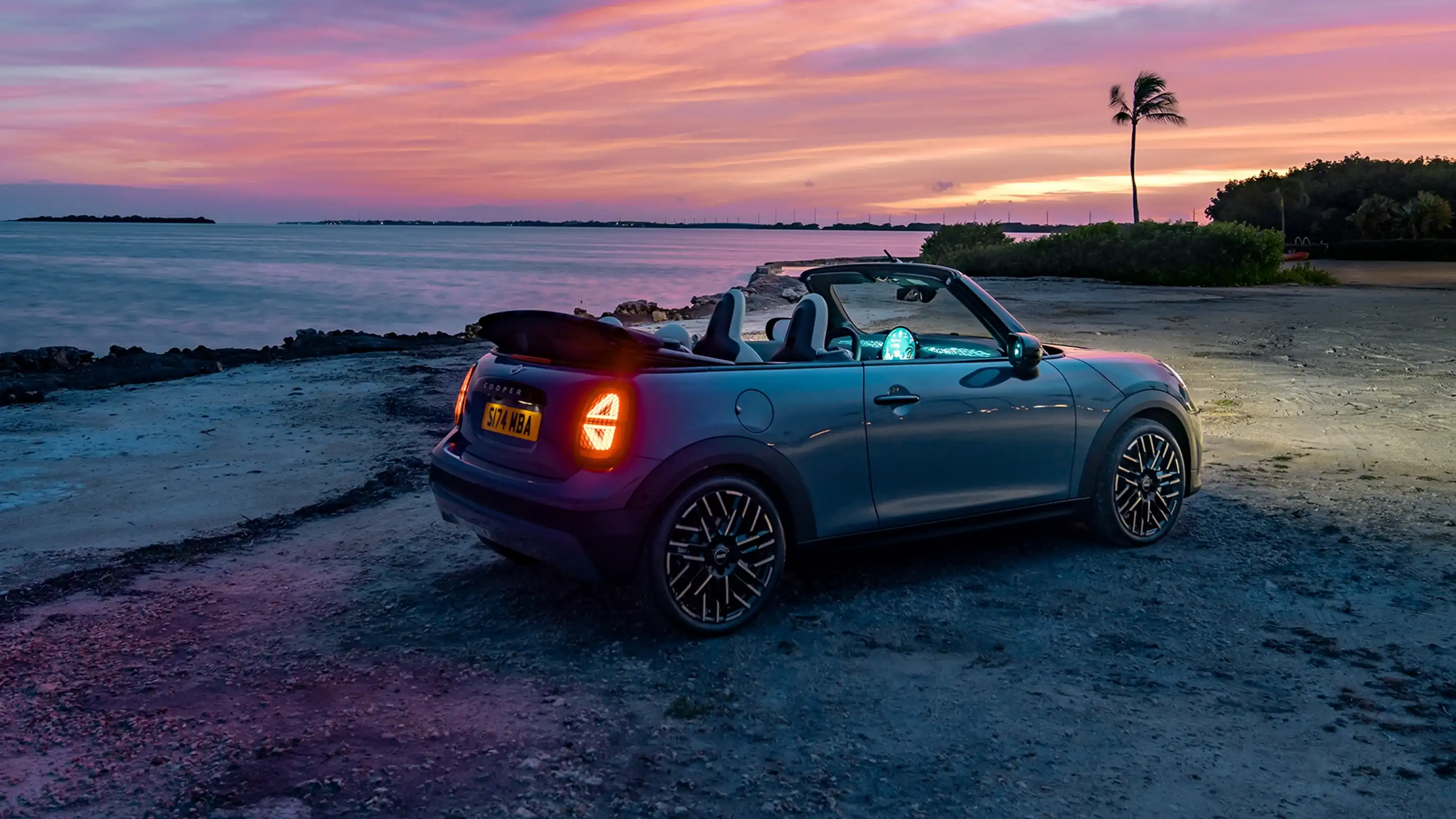 MINI Cooper Cabrio – přehled – pohled zezadu