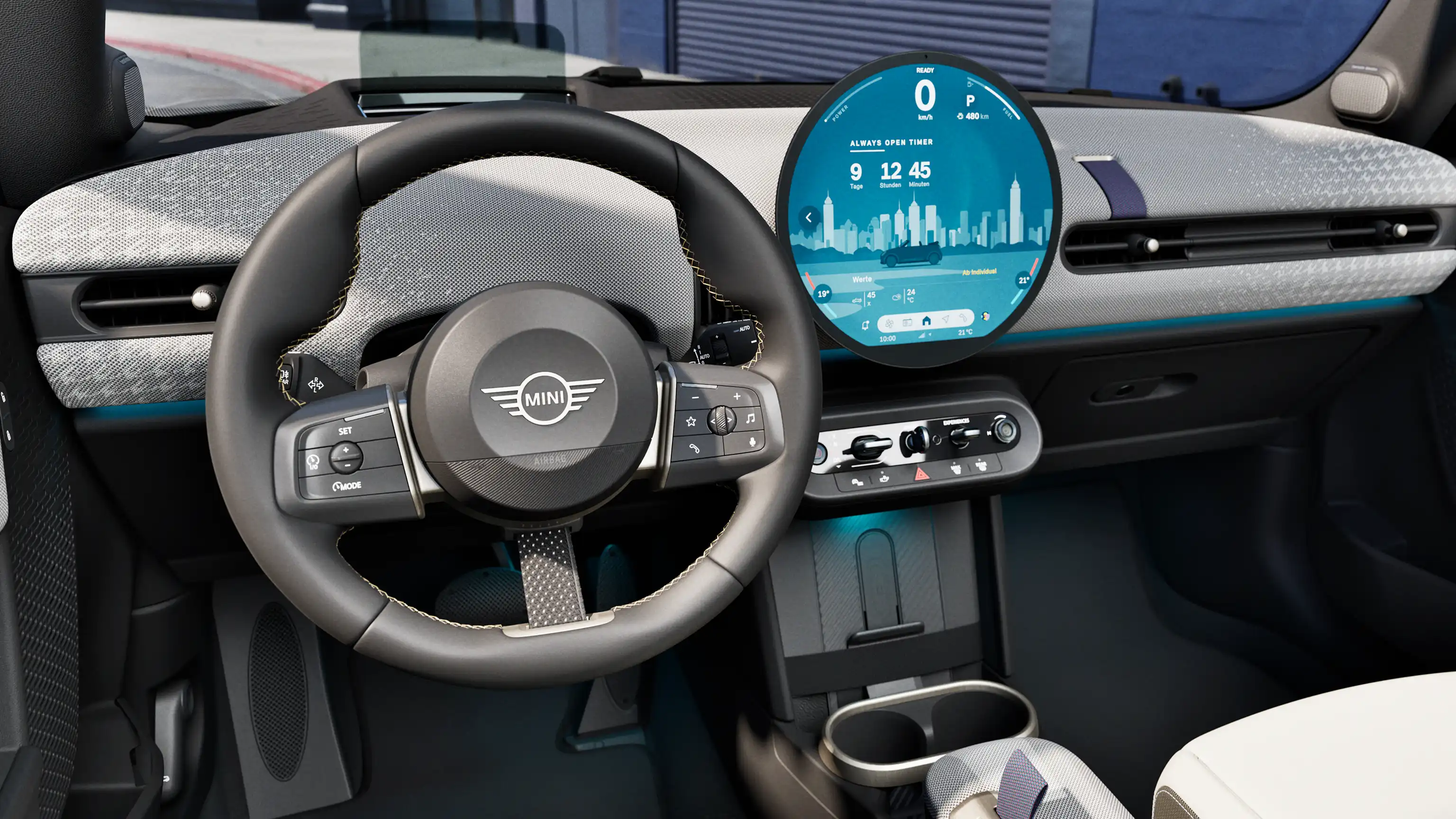 MINI Cooper Cabrio – interiér – MINI volant s původním průměrem