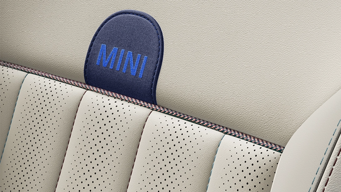 MINI Countryman – interiér – čalounění bílé