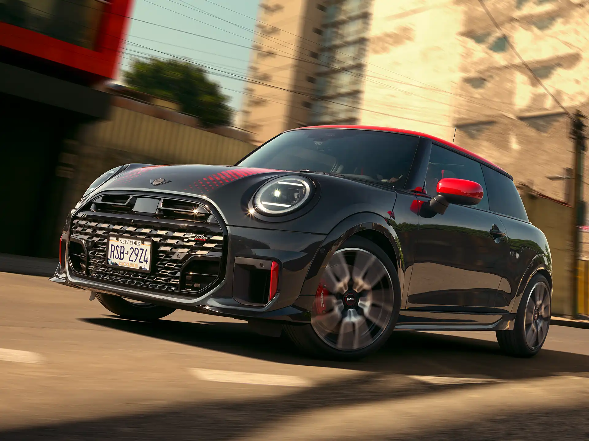 MINI John Cooper Works – F66 JCW Pohled z boku