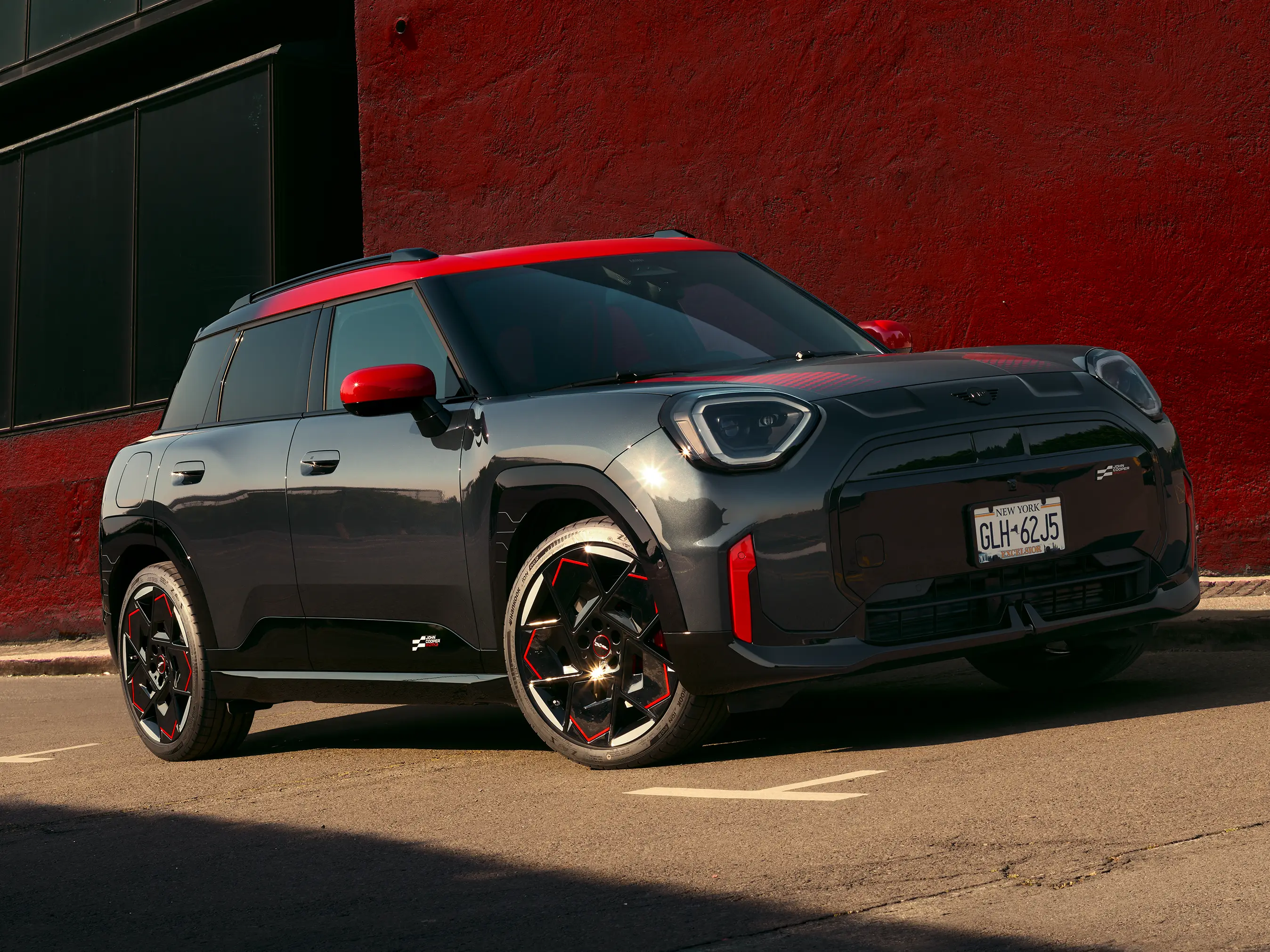 MINI John Cooper Works – J05 JCW Pohled z boku