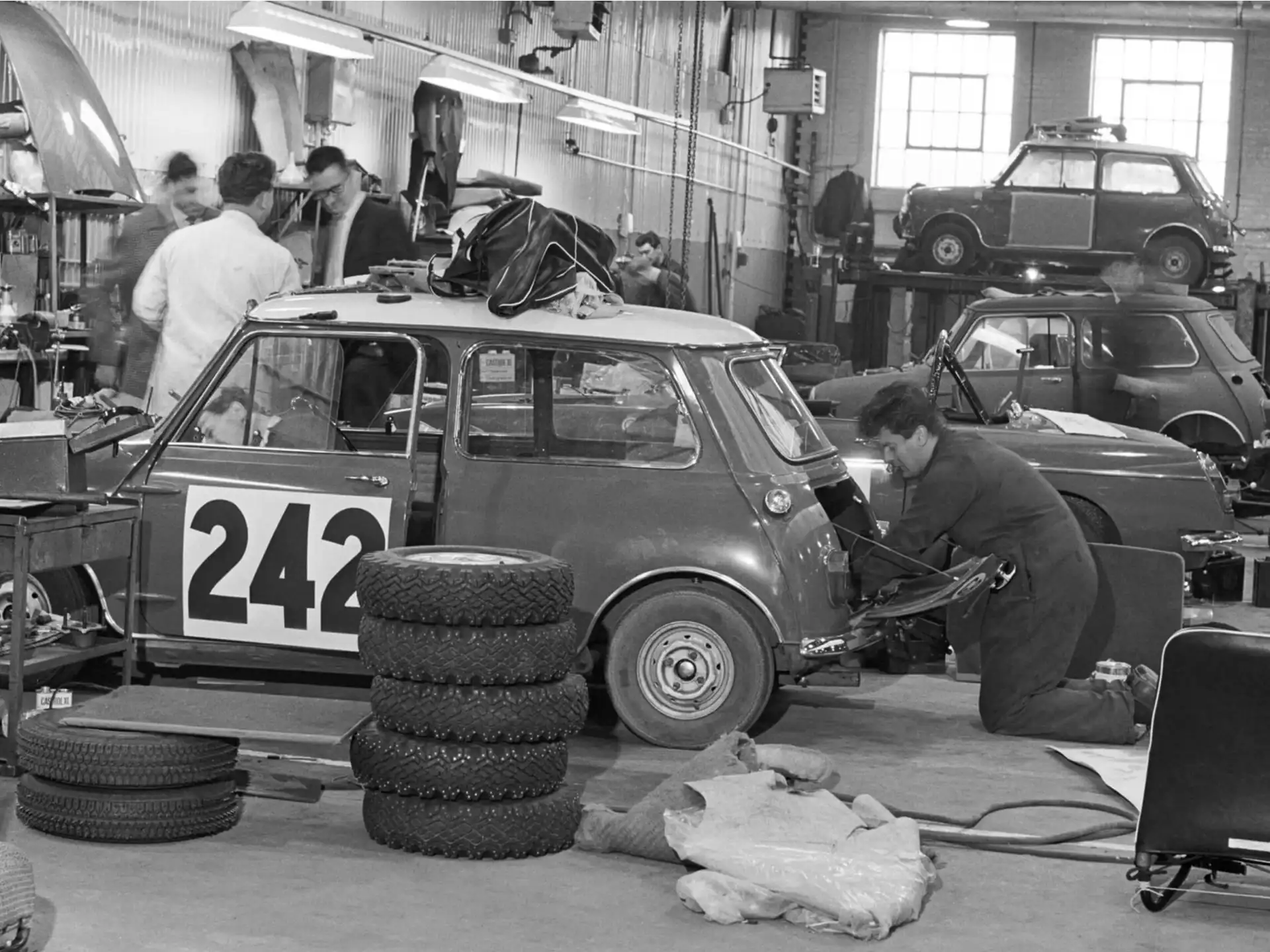 MINI John Cooper Works – Staré Mini v dílně
