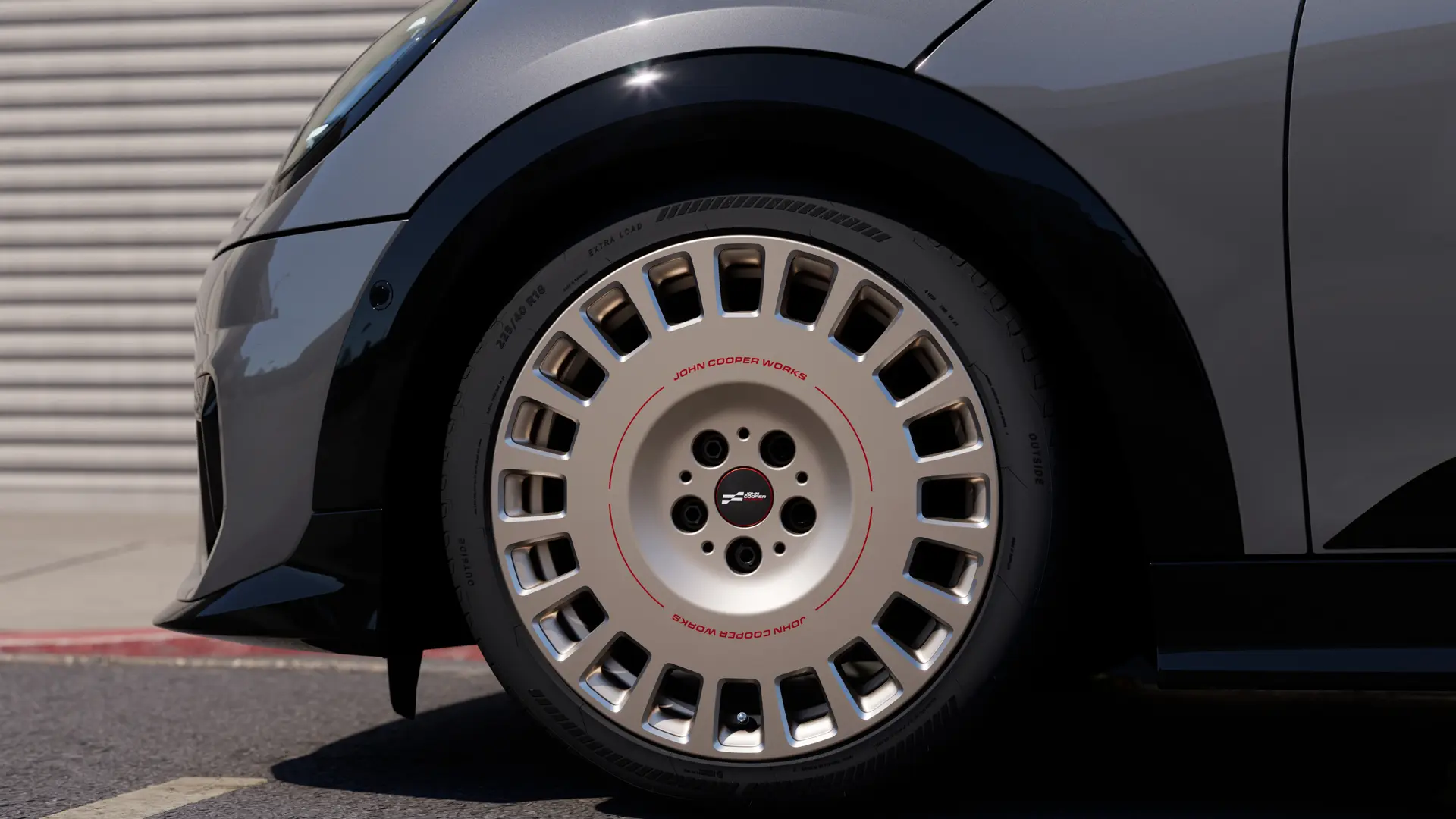 MINI 18" JCW kola z lehké slitiny Rallye Spoke 992, sada kompletních letních kol ve stříbrné barvě Vibrant Silver.