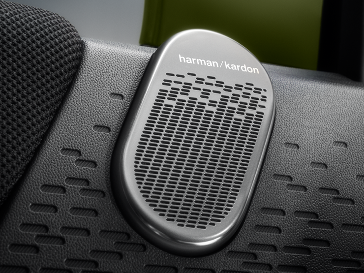 Detailní pohled na audio systém Harman Kardon vozu MINI Paul Smith.