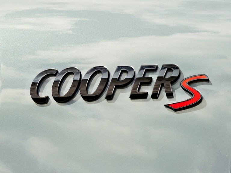 MINI Příslušenství – cooper s logo – Piano Black