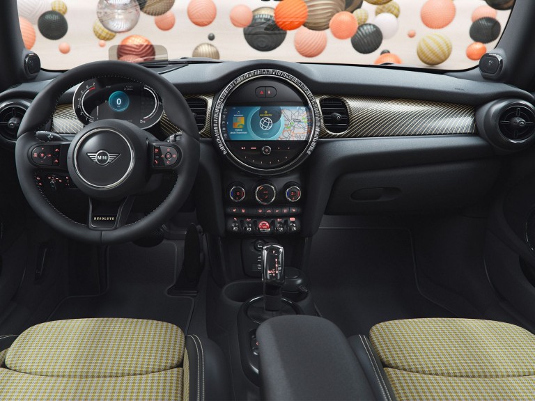 MINI Resolute Edition  – interiér – palubní deska