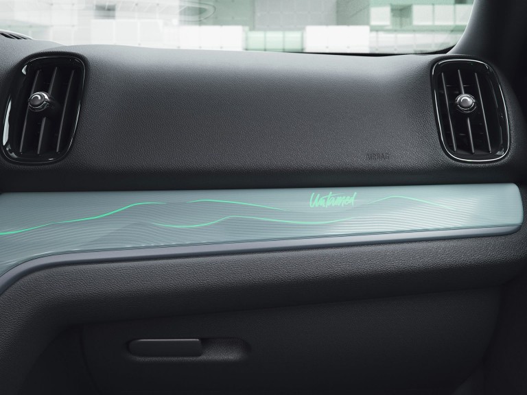 MINI Countryman Untamed Edition – interiér – kokpit