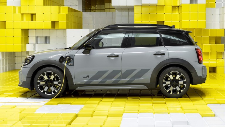 Plug-in hybridní MINI Countryman Untamed Edition