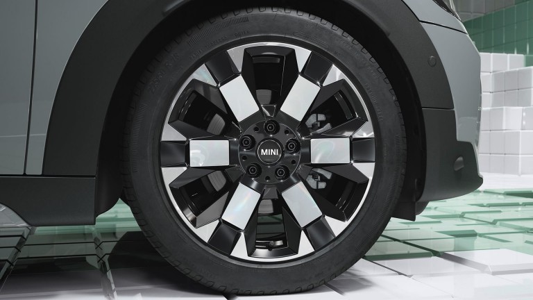 Edice MINI Countryman Untamed Edition – 18palcová kola – dvoubarevné paprsky