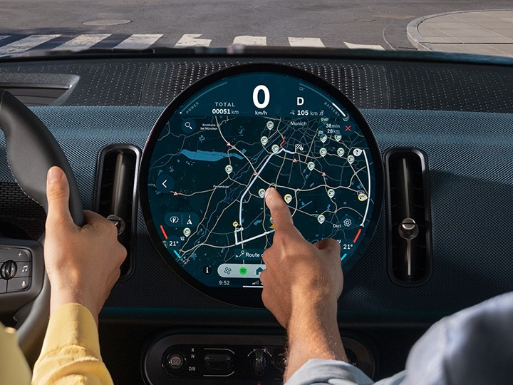 Elektromobilita MINI – OLED displej s navigací