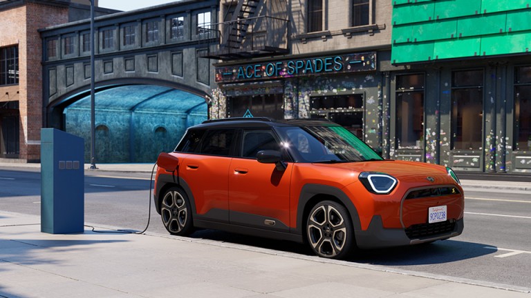 Elektromobilita MINI – taktické nabíjení