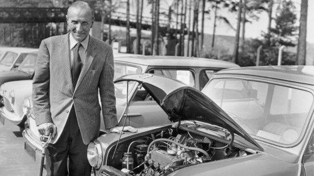 MINI Udržitelnost – časová osa cesty MINI k elektrifikaci – 1959 Sir Alec Issigonis