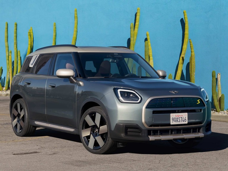 Elektrické MINI Countryman – nabíjení – nabíjení v práci