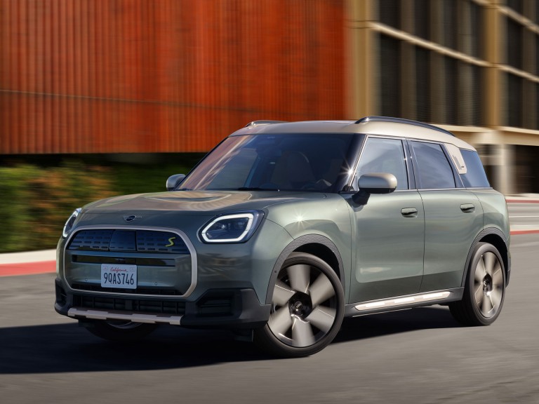 Elektrické MINI Countryman – jízdní zážitky – asistenční systémy