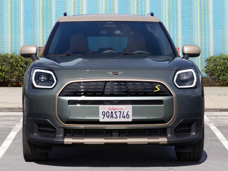 Elektrické MINI Countryman – exteriér – pohled zepředu