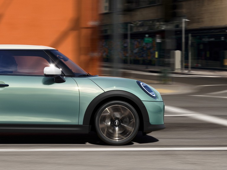 MINI Cooper 3dveřové – jízdní zážitky – monitorování okolí