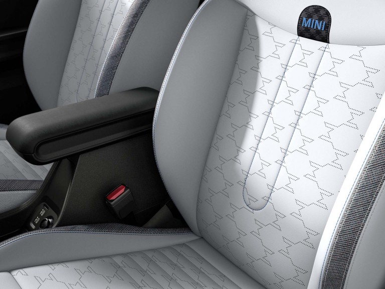 MINI Cooper 3dveřové – interiér – sedadla
