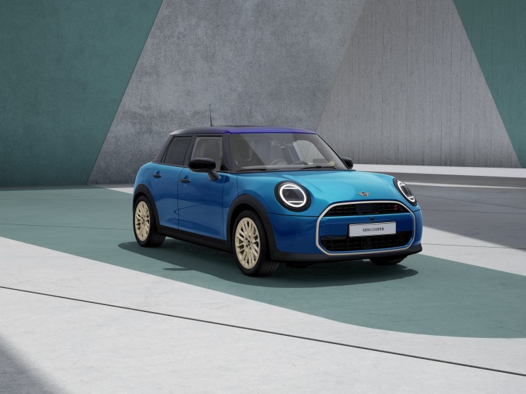 MINI Cooper 5dveřové – individualizace – vyladěné stylové kolekce