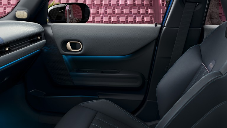 MINI Cooper 5dveřové – interiér – vlastnosti