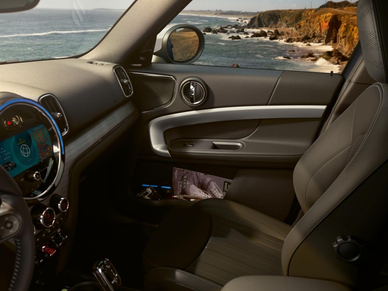 MINI Countryman – interiér – komfortní materiály