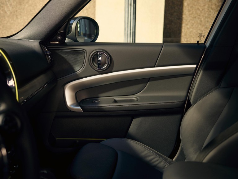 MINI Countryman Hybrid – interiér – komfortní materiály