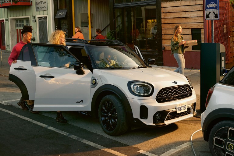 MINI PHEV – příslušenství – držák na kola